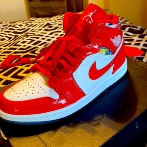 Jordan 1’s 9.5 red and white